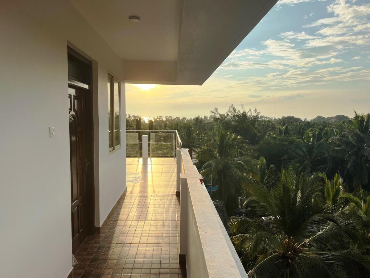 Martins Crest Hotel Patnem Beach Exterior photo