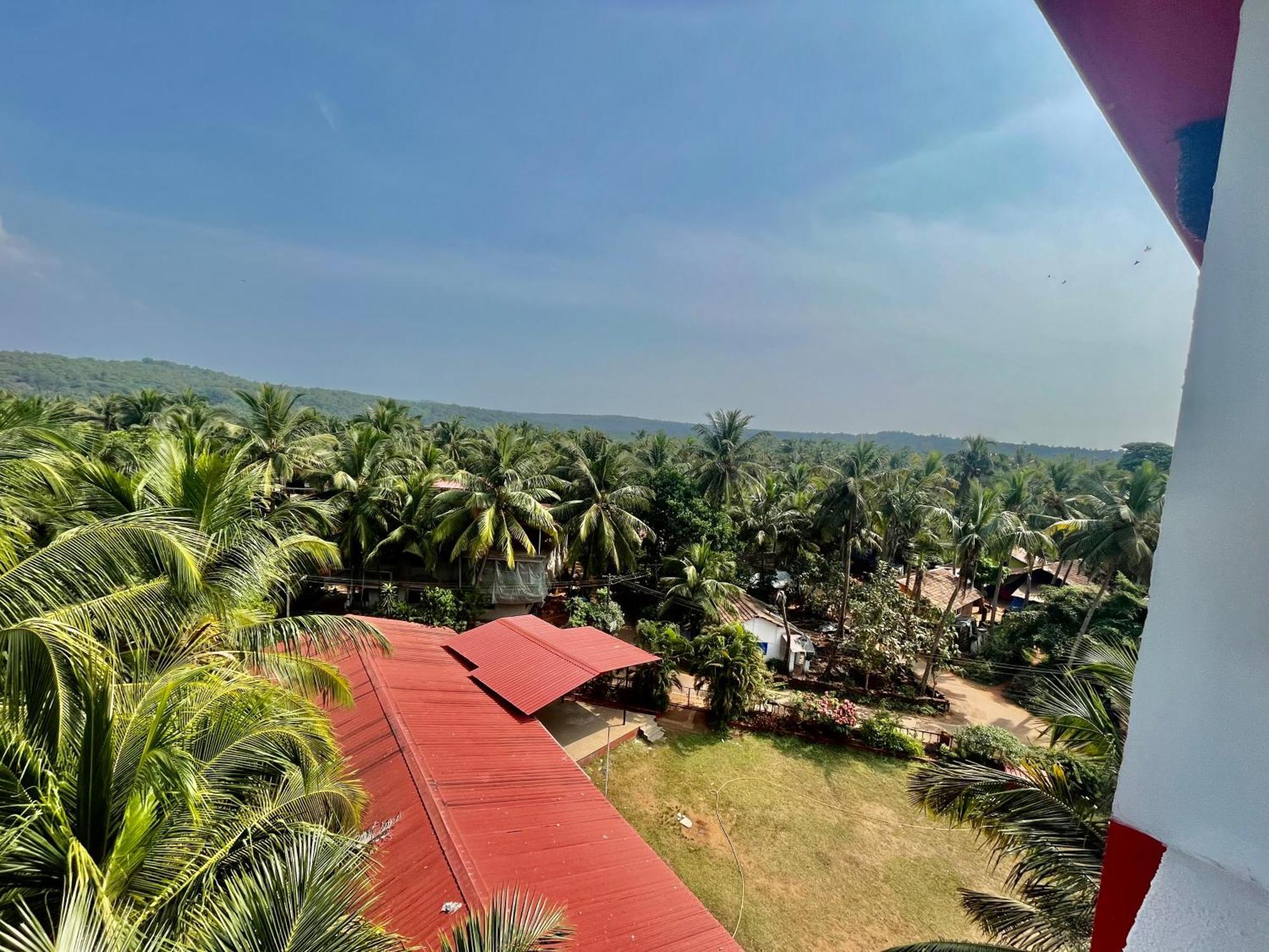 Martins Crest Hotel Patnem Beach Exterior photo