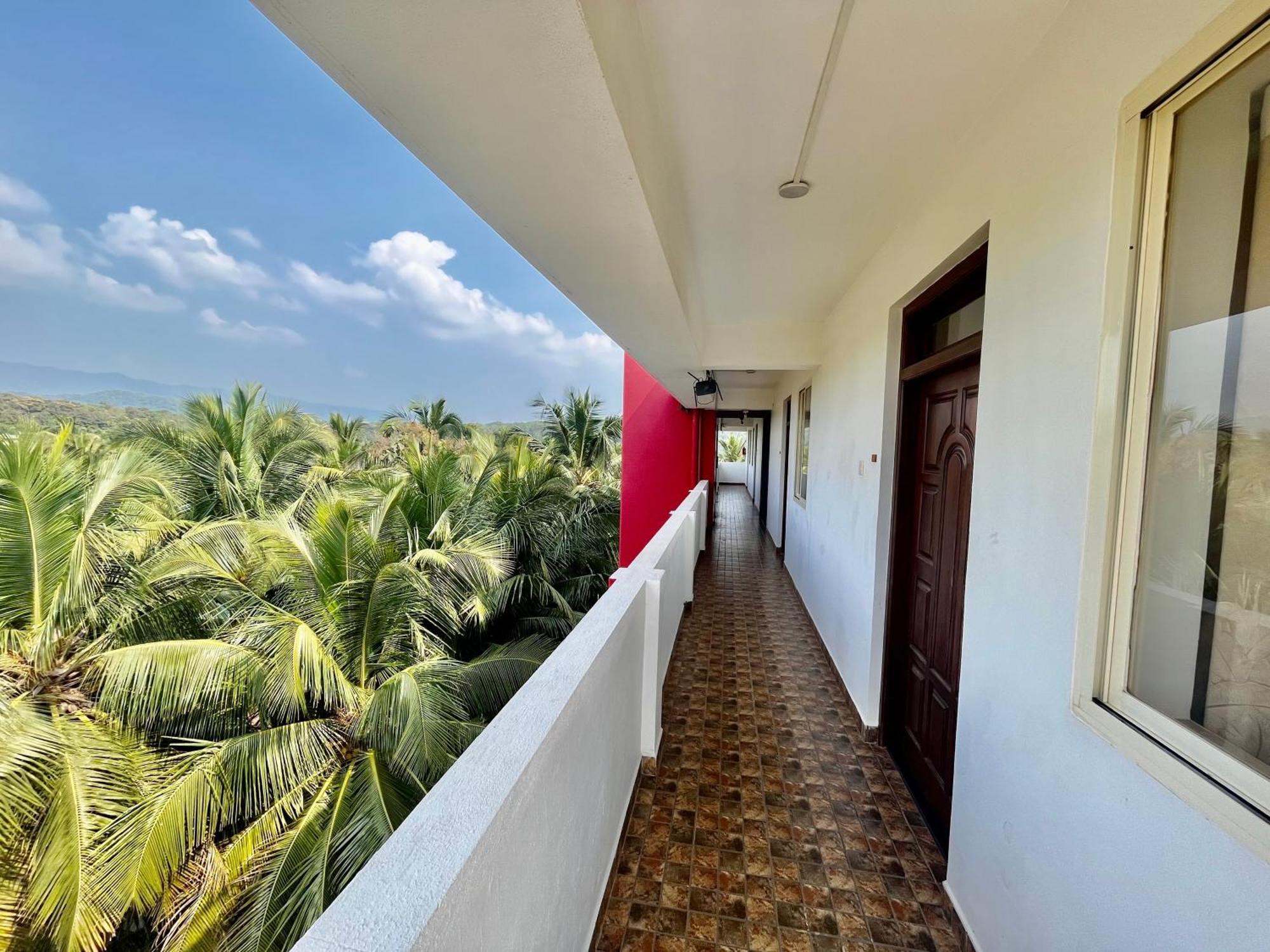 Martins Crest Hotel Patnem Beach Exterior photo